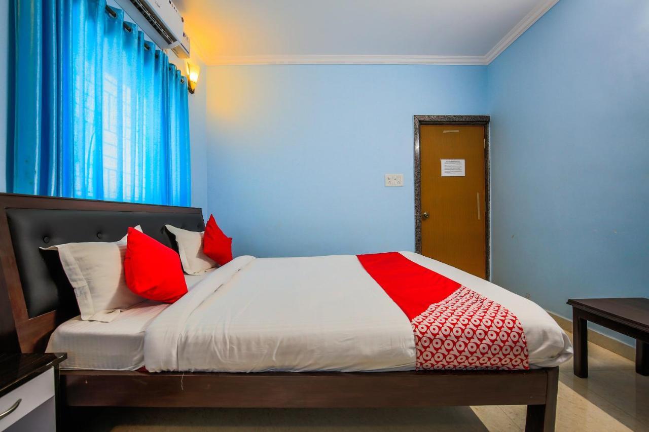 Oyo 15626 The Sovva Hotel Morjim Esterno foto