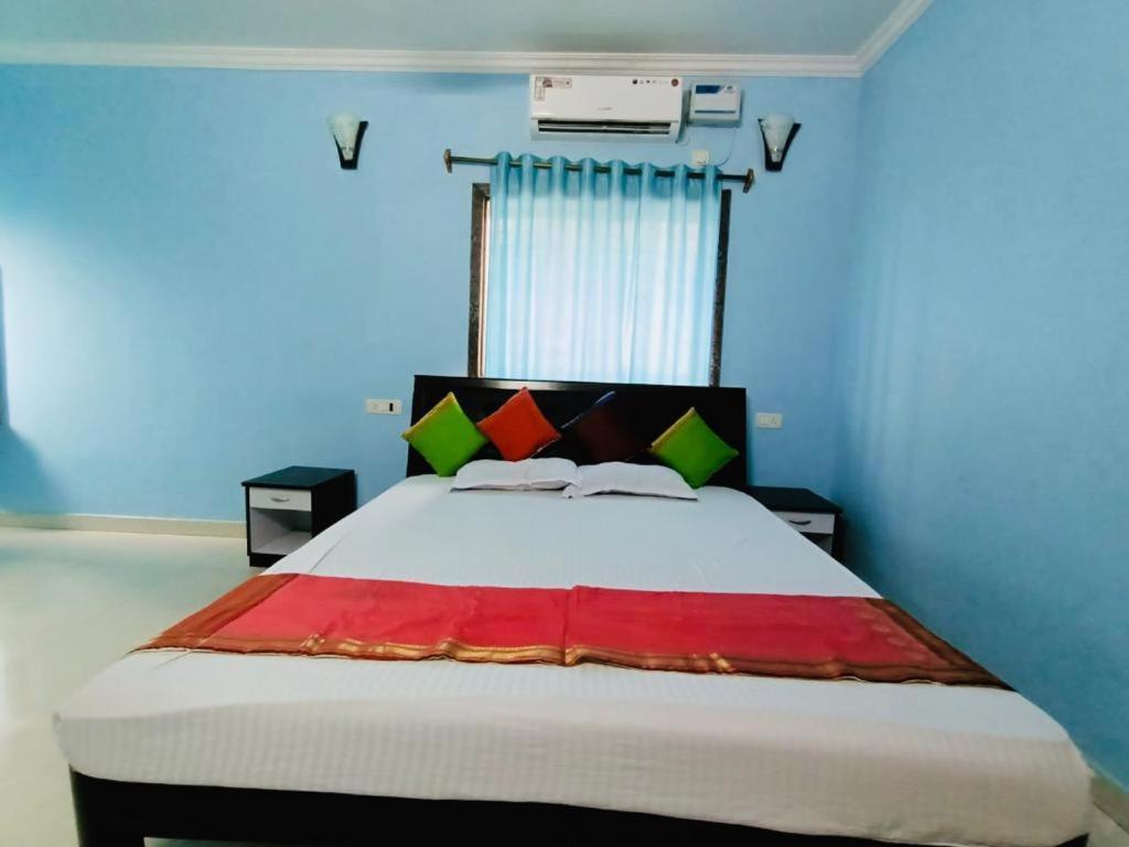 Oyo 15626 The Sovva Hotel Morjim Esterno foto